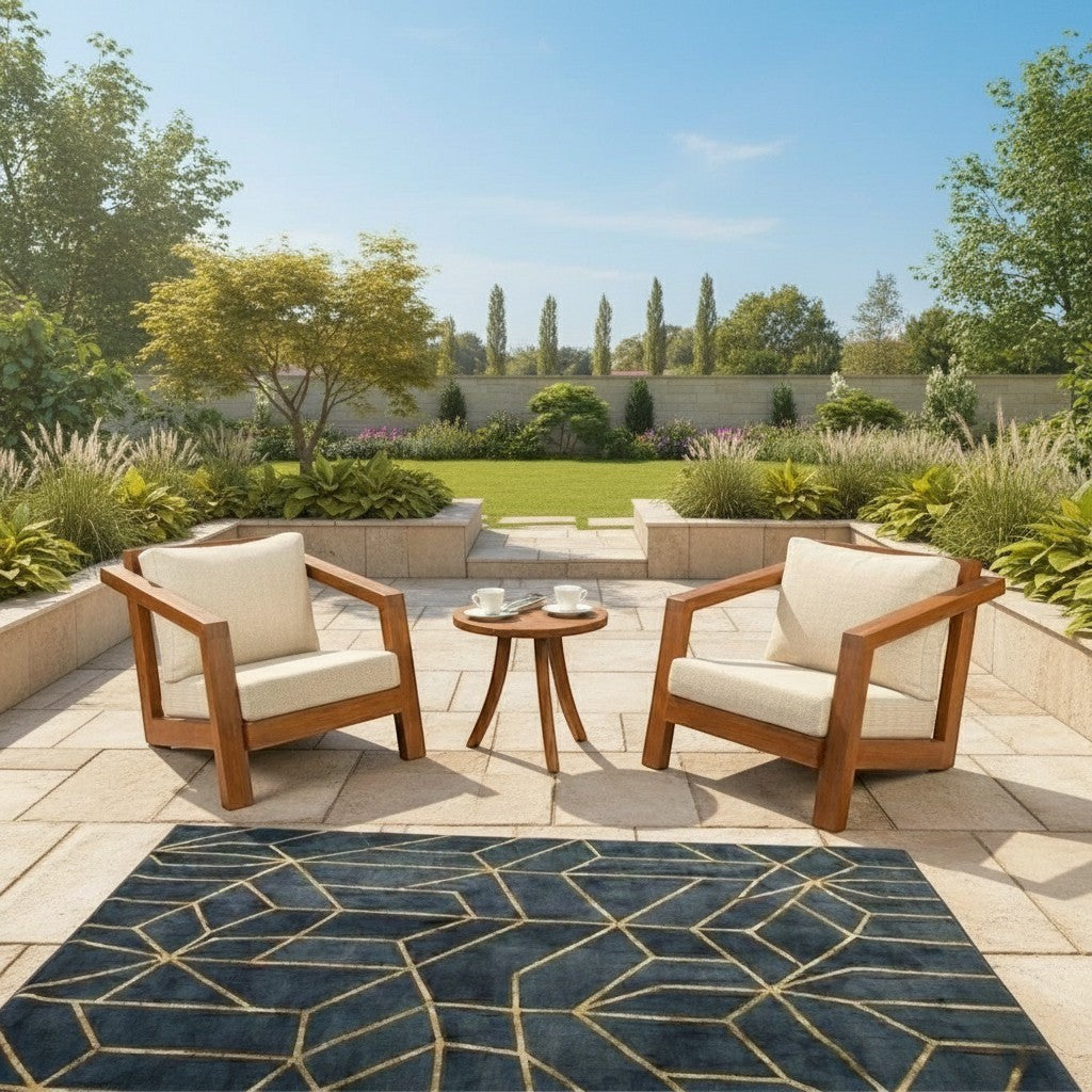 Attaleia Furniture Aden Set, iroko ağacından üretilmiş, bej minderli modern dış mekan oturma grubu ve orta sehpa.